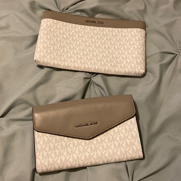 Michael kors wristlet set - Picture 1 of 4